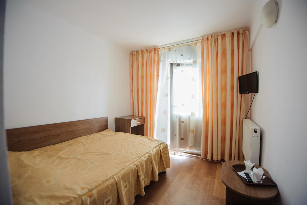 Hotel Horezu Eksteriør bilde